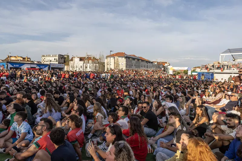 A packed Largo do Rossio on opening night